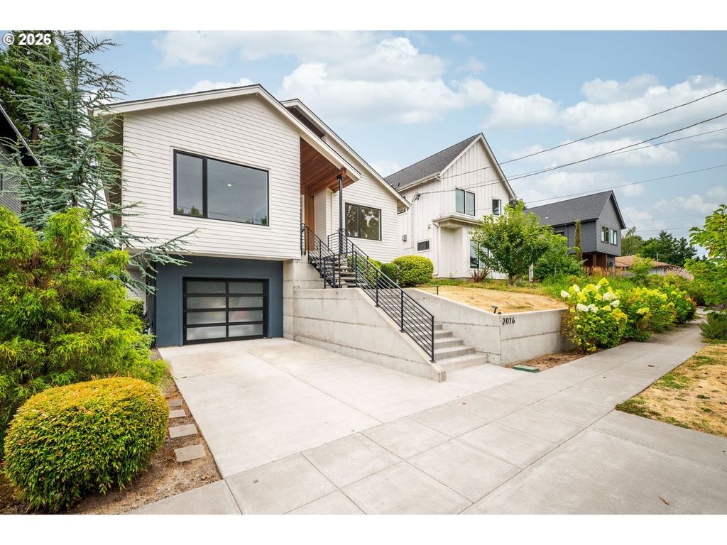 2076 Ne MORGAN St A, Portland, OR 97211