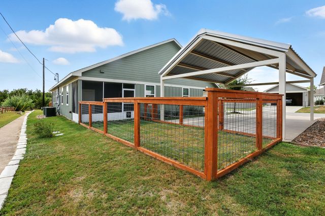 341 Rose DR A, Dripping Springs, TX 78620