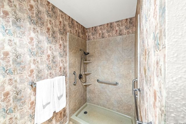 508 Thelma Dr, Olmos Park, TX 78212