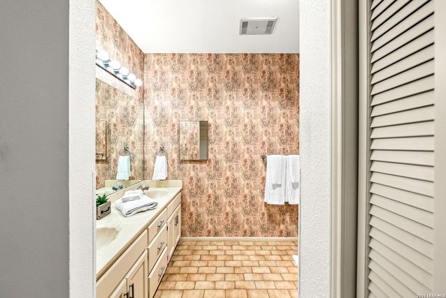 508 Thelma Dr, Olmos Park, TX 78212