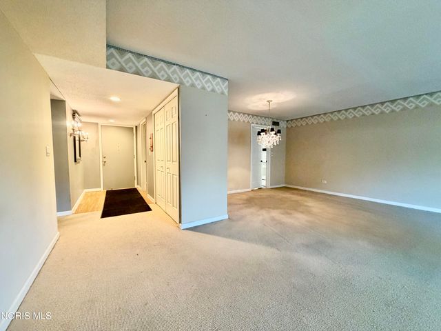 4343 W Bancroft Street, 2 C, Ottawa Hills, OH 43615