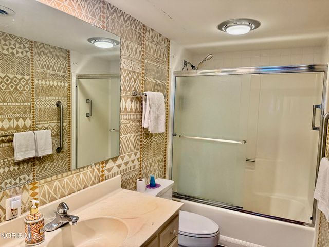 4343 W Bancroft Street, 2 C, Ottawa Hills, OH 43615