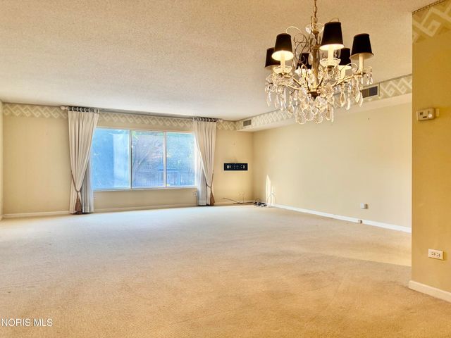 4343 W Bancroft Street, 2 C, Ottawa Hills, OH 43615