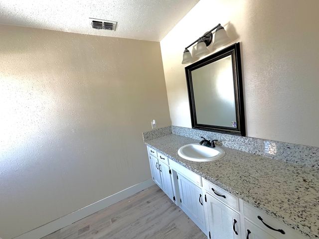 1120 W Mulberry Avenue, Porterville, CA 93257