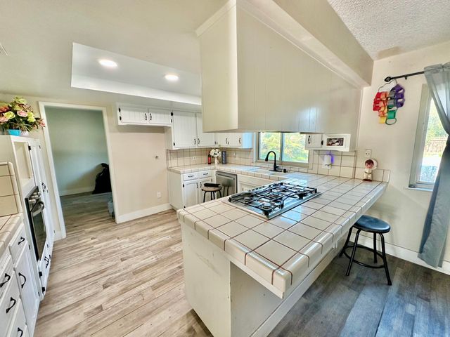 1120 W Mulberry Avenue, Porterville, CA 93257