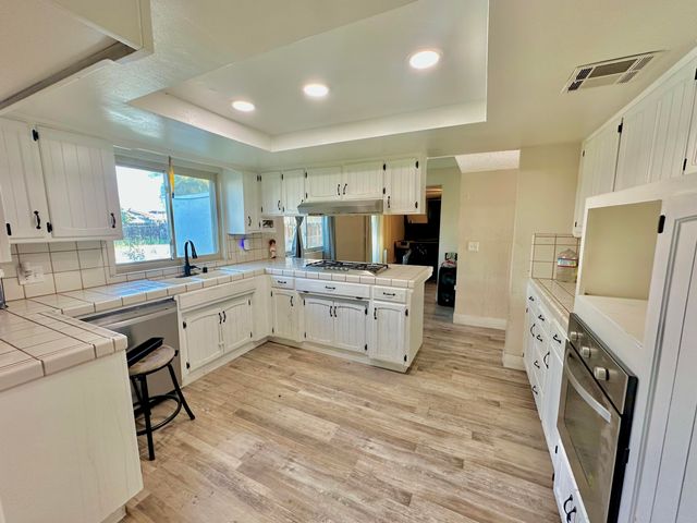 1120 W Mulberry Avenue, Porterville, CA 93257