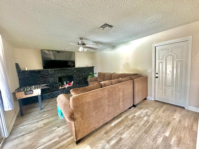 1120 W Mulberry Avenue, Porterville, CA 93257