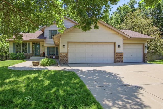 9953 Starlight Drive, Woodbury, MN 55125