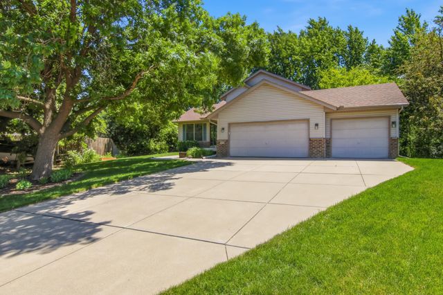 9953 Starlight Drive, Woodbury, MN 55125