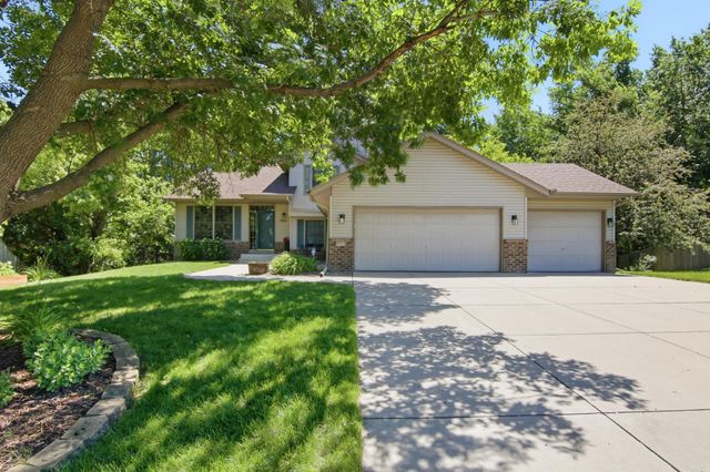 9953 Starlight Drive, Woodbury, MN 55125