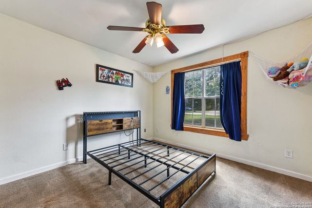 184 Meadow Ln, Martindale, TX 78655