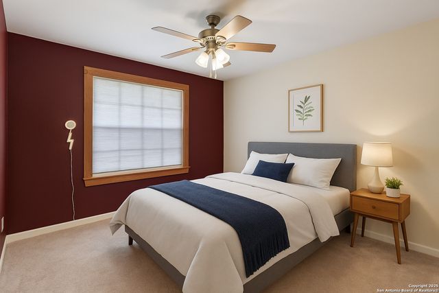 184 Meadow Ln, Martindale, TX 78655