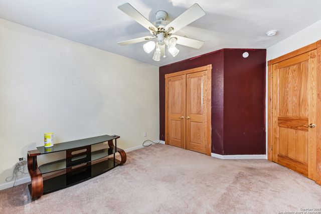 184 Meadow Ln, Martindale, TX 78655