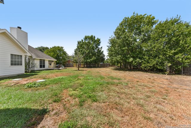 184 Meadow Ln, Martindale, TX 78655