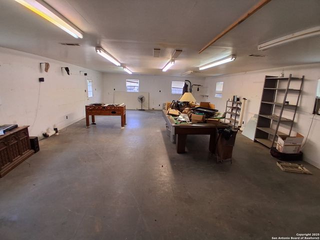 184 Meadow Ln, Martindale, TX 78655