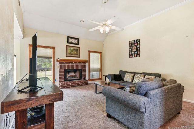 184 Meadow Ln, Martindale, TX 78655