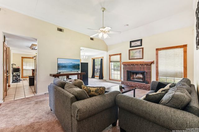 184 Meadow Ln, Martindale, TX 78655