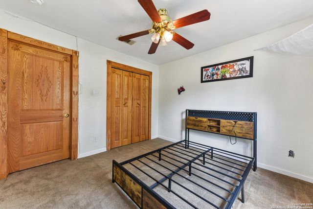 184 Meadow Ln, Martindale, TX 78655