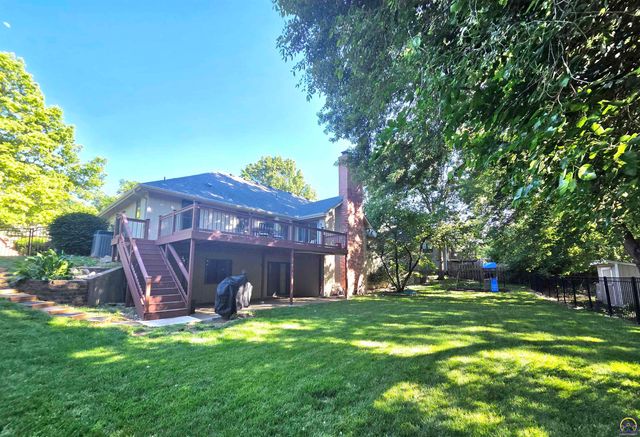 325 SW Whitehall LN, Topeka, KS 66606