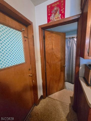 34 Home St, Franklin Twp., NJ 08873