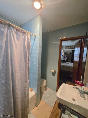 34 Home St, Franklin Twp., NJ 08873