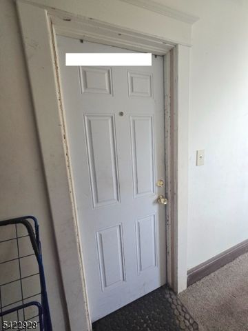 34 Home St, Franklin Twp., NJ 08873