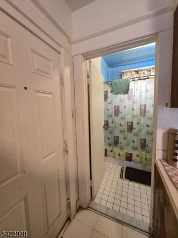 34 Home St, Franklin Twp., NJ 08873