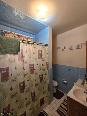 34 Home St, Franklin Twp., NJ 08873