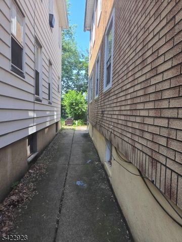 34 Home St, Franklin Twp., NJ 08873