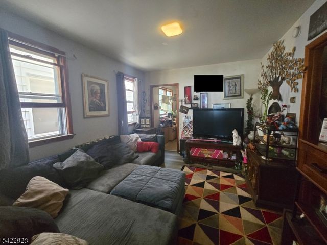 34 Home St, Franklin Twp., NJ 08873