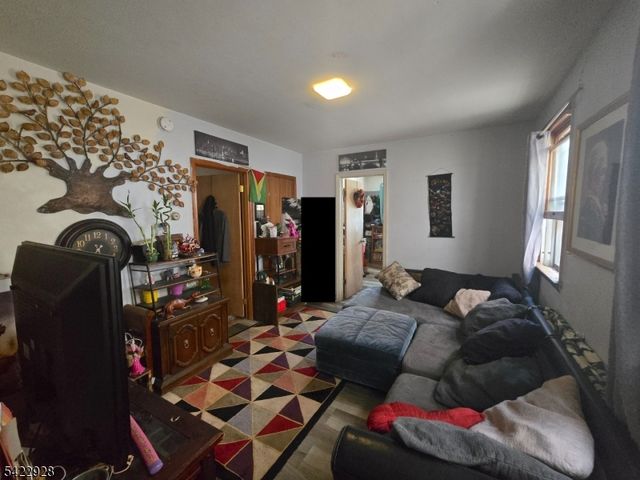 34 Home St, Franklin Twp., NJ 08873