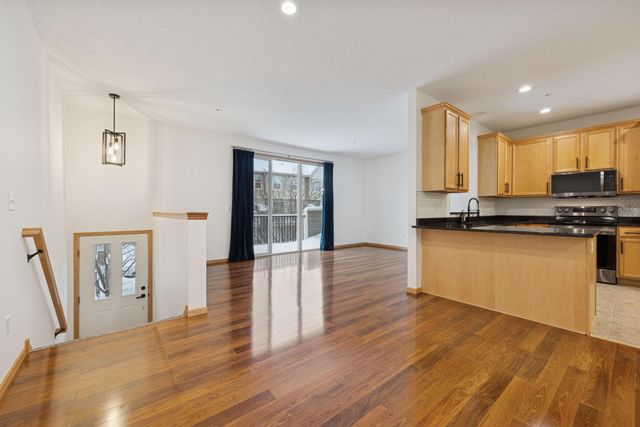 7539 Parkridge Way, Savage, MN 55378