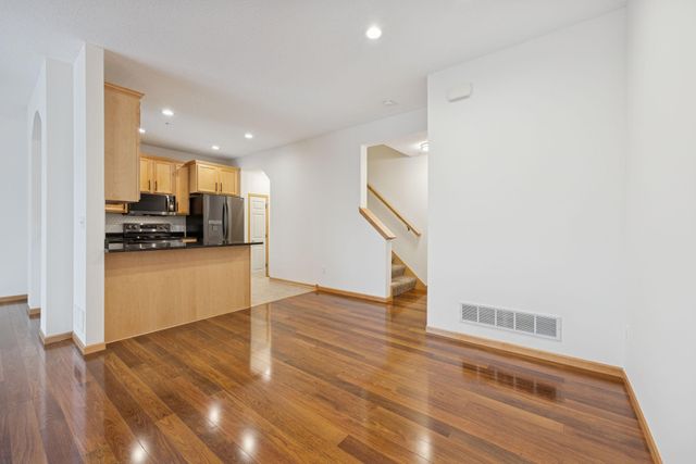 7539 Parkridge Way, Savage, MN 55378