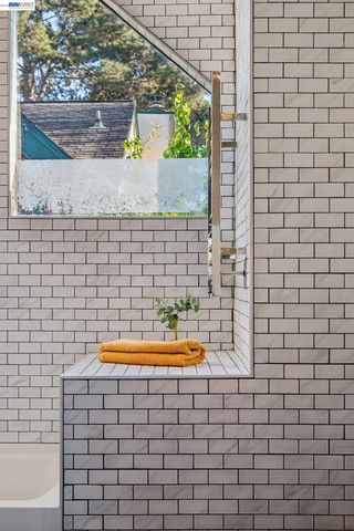 622 Ironwood Rd, Alameda, CA 94502