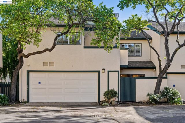 622 Ironwood Rd, Alameda, CA 94502