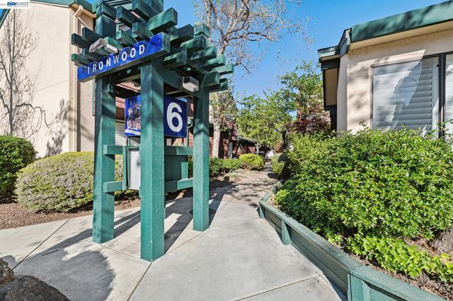 622 Ironwood Rd, Alameda, CA 94502