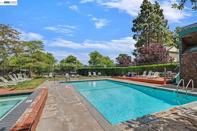 622 Ironwood Rd, Alameda, CA 94502