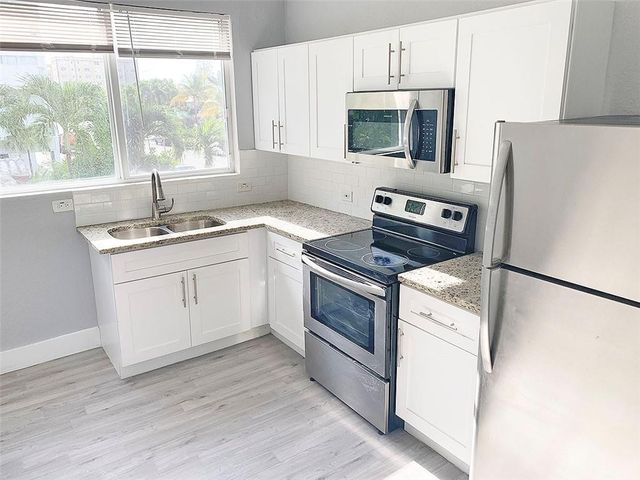 702 S 17TH Avenue 8, Hollywood, FL 33020