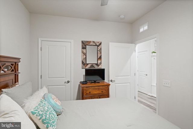 6773 AZALEA GARDEN LN, Haymarket, VA 20169