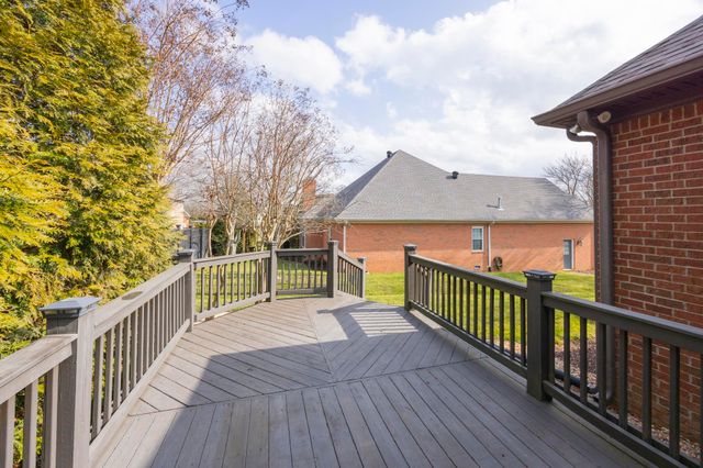 104 Stoneway, Hendersonville, TN 37075