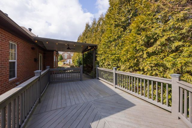 104 Stoneway, Hendersonville, TN 37075