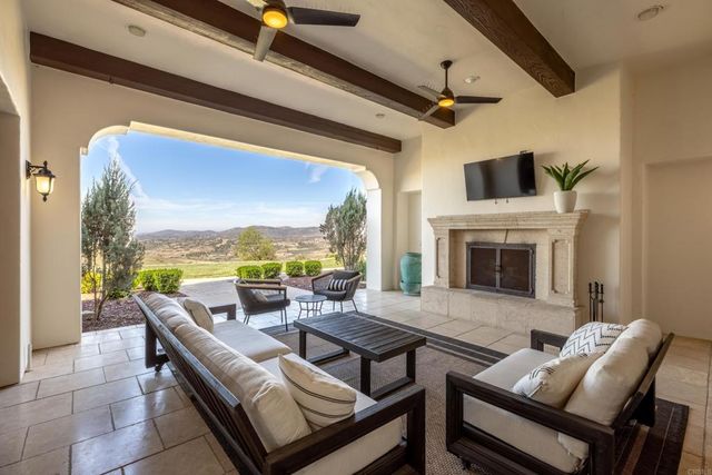 8136 Entrada de Luz E, San Diego, CA 92127