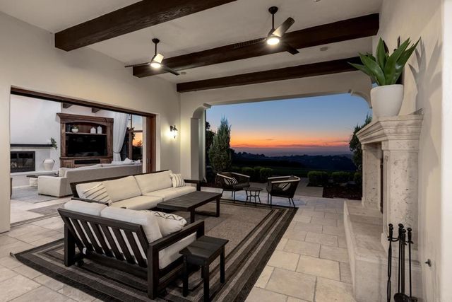 8136 Entrada de Luz E, San Diego, CA 92127