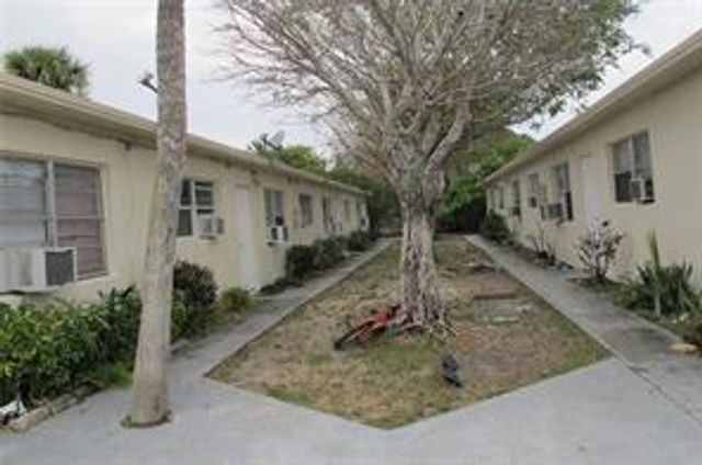 93 NE 7th Ct 2, Deerfield Beach, FL 33441