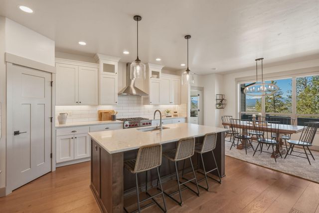 2005 NW Glassow Drive, Bend, OR 97703