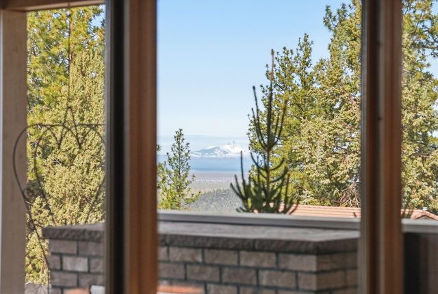 2005 NW Glassow Drive, Bend, OR 97703