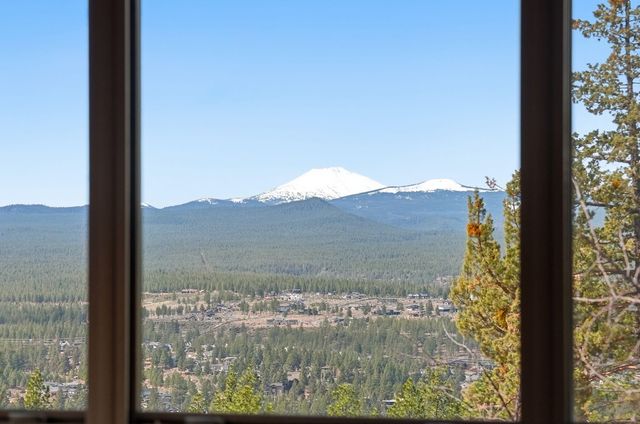 2005 NW Glassow Drive, Bend, OR 97703