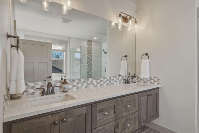 2005 NW Glassow Drive, Bend, OR 97703