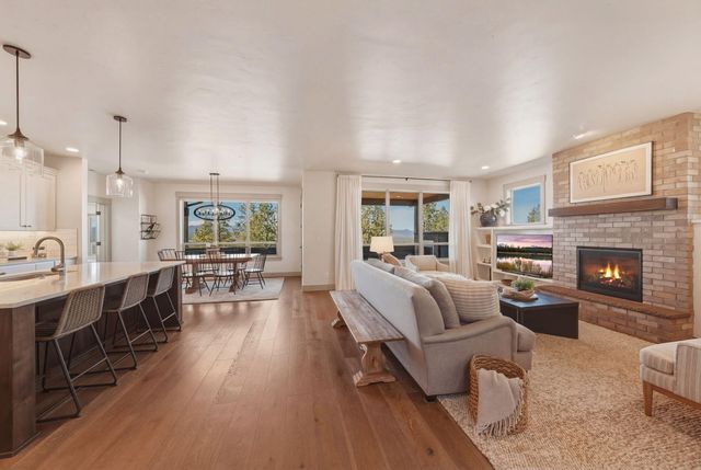 2005 NW Glassow Drive, Bend, OR 97703