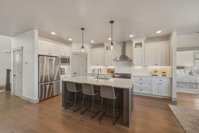 2005 NW Glassow Drive, Bend, OR 97703